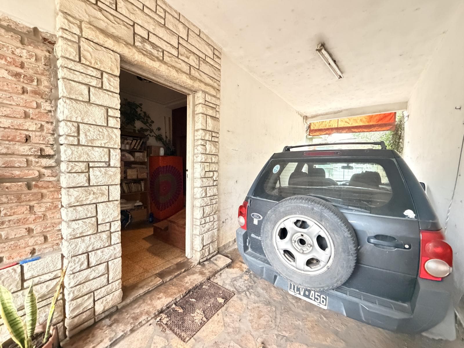 Two houses on one lot, 5 bedrooms, garage, workshop, historic district of General Pacheco.