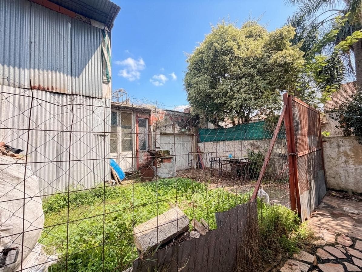 Two houses on one lot, 5 bedrooms, garage, workshop, historic district of General Pacheco.