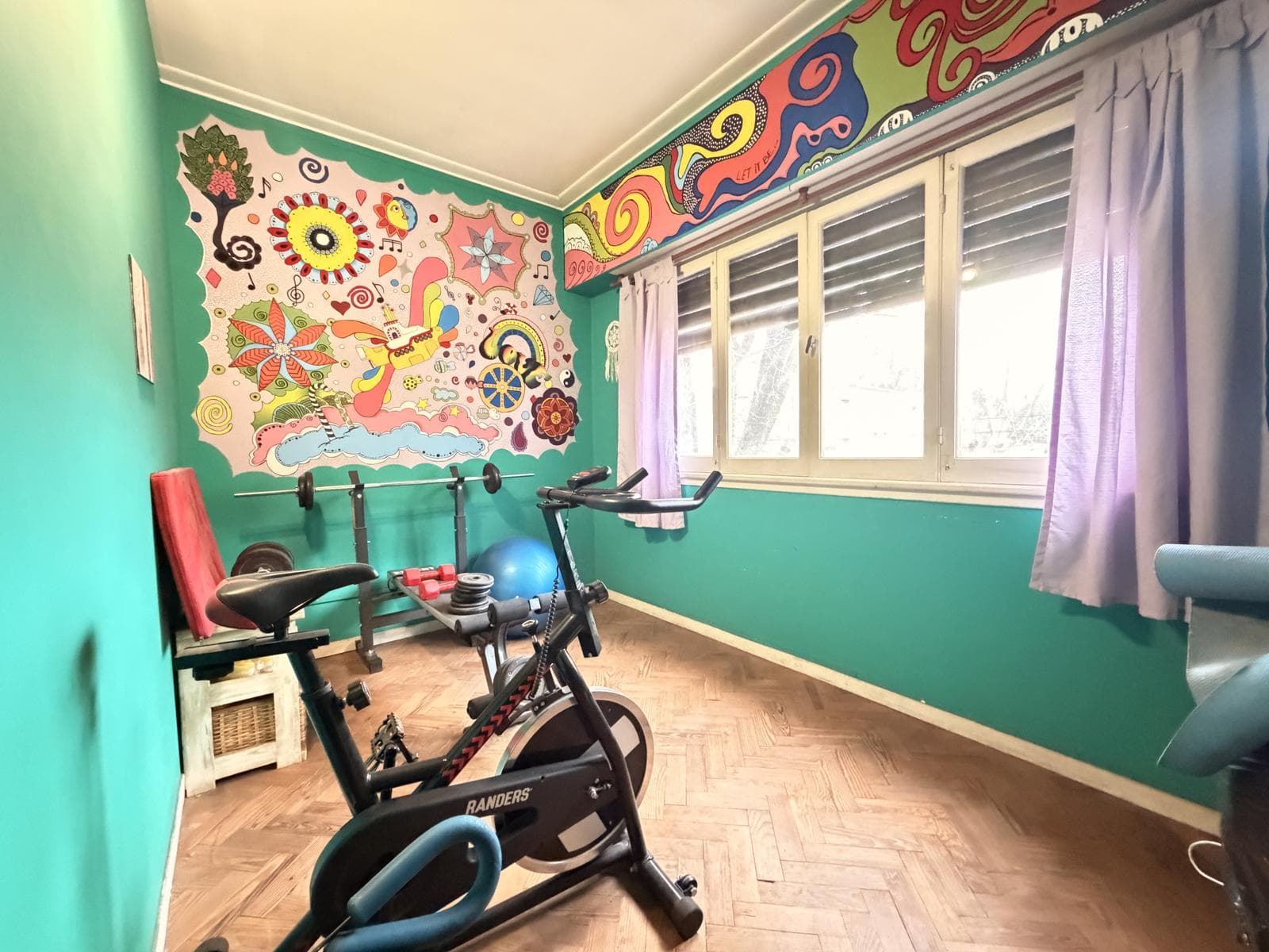 Two houses on one lot, 5 bedrooms, garage, workshop, historic district of General Pacheco.