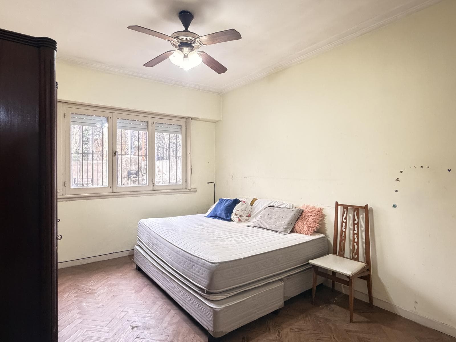 Two houses on one lot, 5 bedrooms, garage, workshop, historic district of General Pacheco.