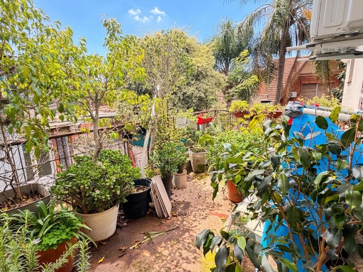Two houses on one lot, 5 bedrooms, garage, workshop, historic district of General Pacheco.