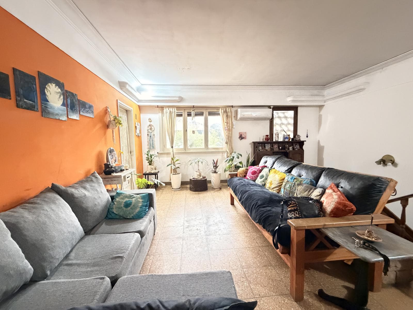 Two houses on one lot, 5 bedrooms, garage, workshop, historic district of General Pacheco.