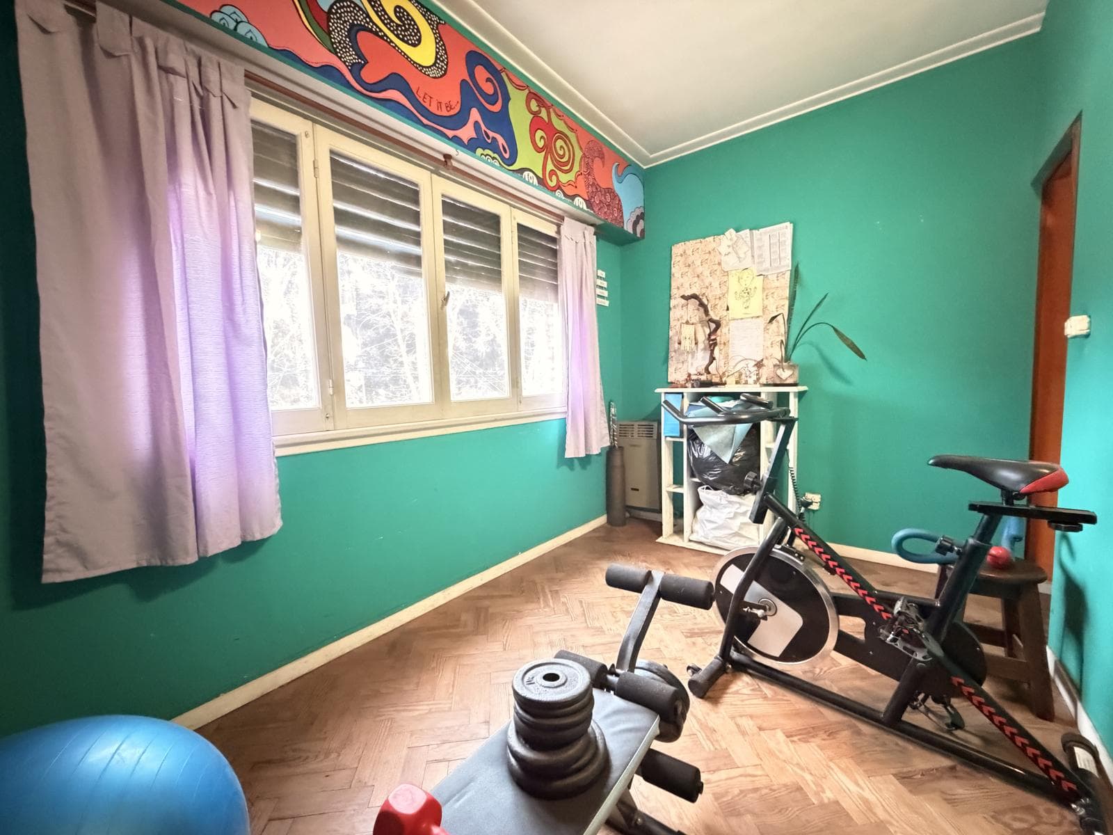 Two houses on one lot, 5 bedrooms, garage, workshop, historic district of General Pacheco.