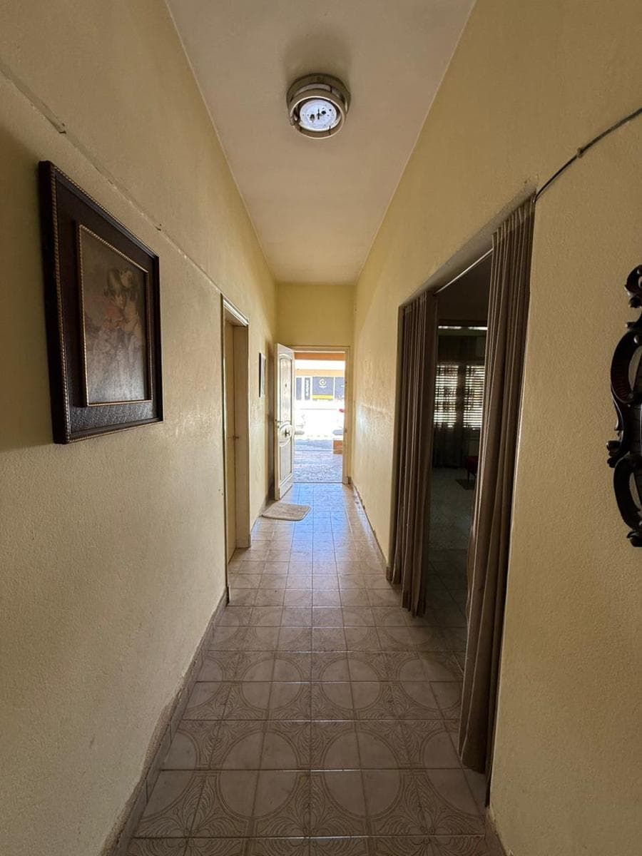Casa en venta con local comercial y galpón