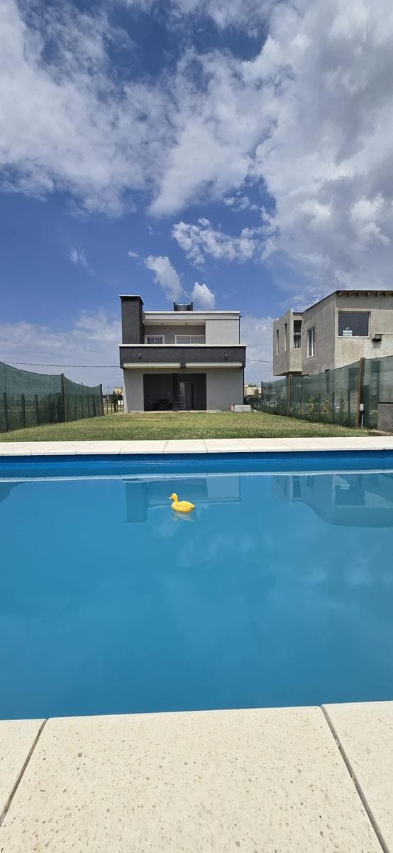 A must-see modern two-story house in the Domselaar Chico neighborhood—FOR RENT