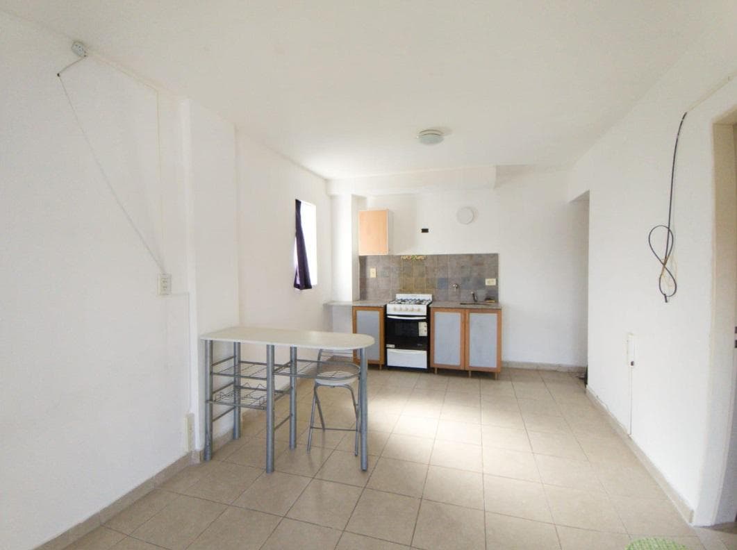 Studio Apartment for Sale with Balcony. Cinco Esquinas Neighborhood