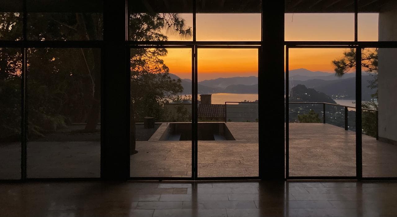 House for Sale/Rent with a Lake View in Valle de Bravo