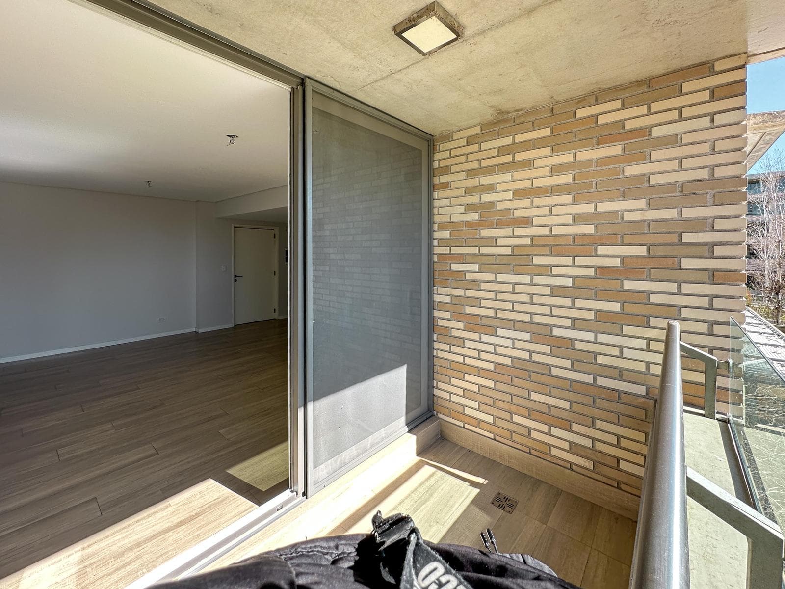 2-bedroom, 2-bathroom apartment with radiators and amenities at Condos Refinerias