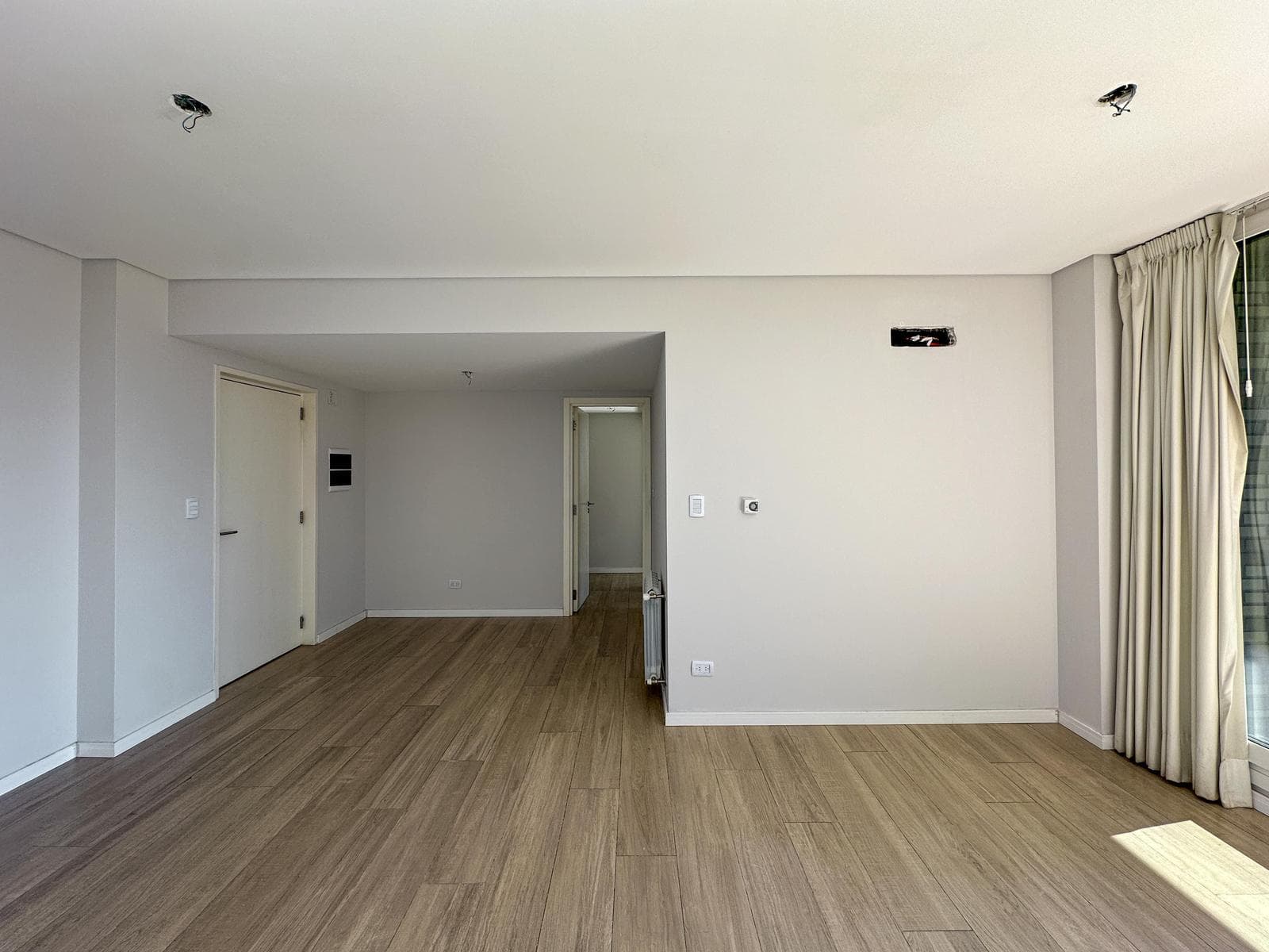 2-bedroom, 2-bathroom apartment with radiators and amenities at Condos Refinerias