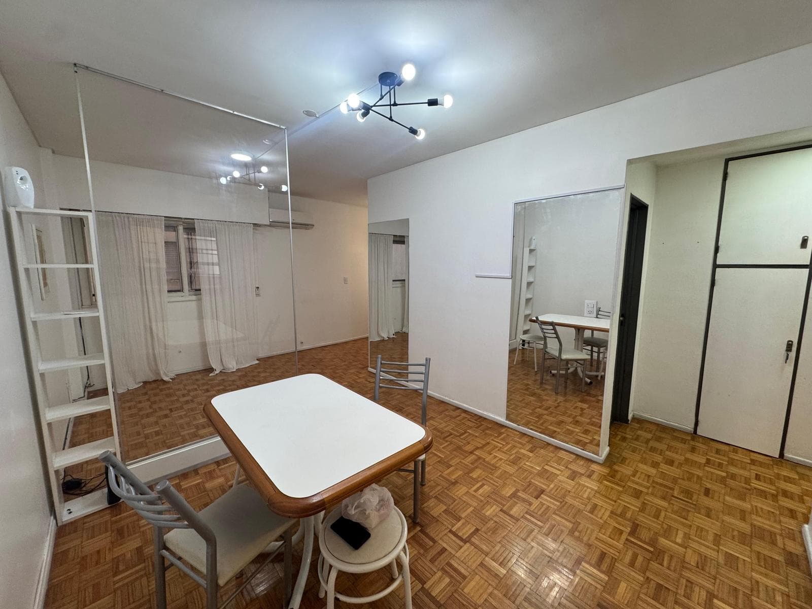 Impeccable studio apartment. Av. Córdoba and Jean Jaures. RECOLETA