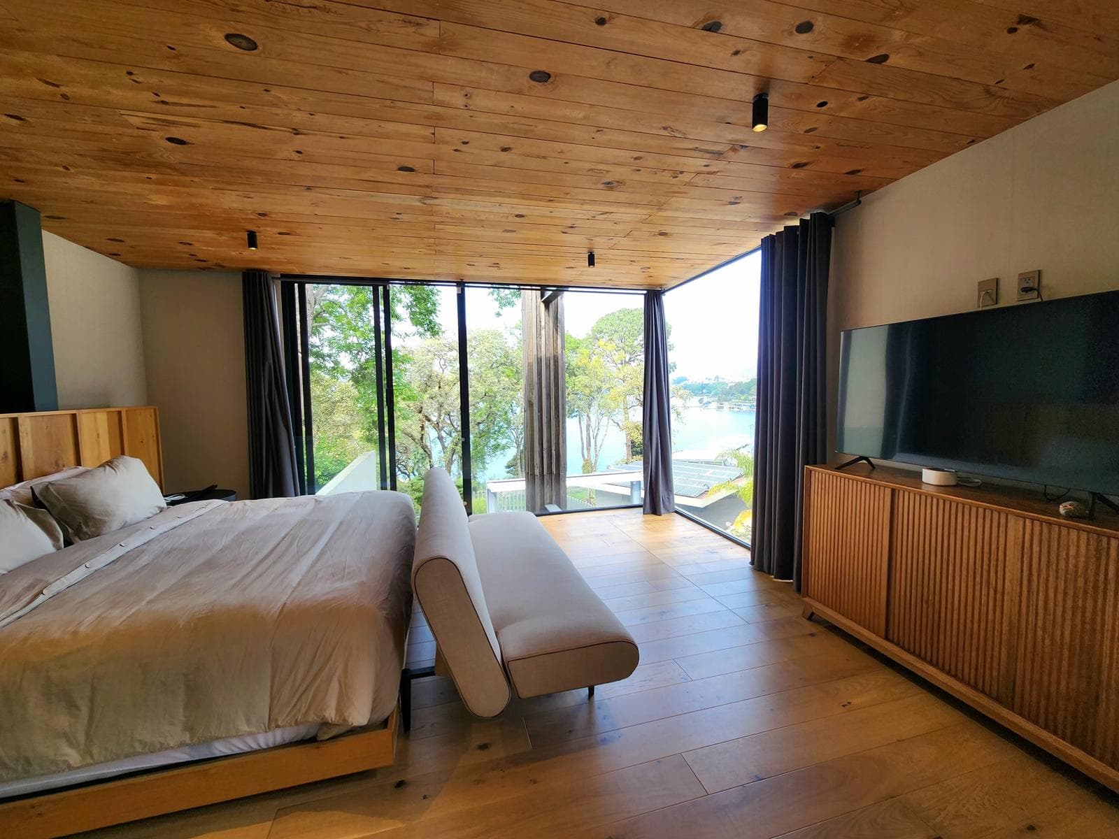 House for Sale with a Lake View in Avándaro