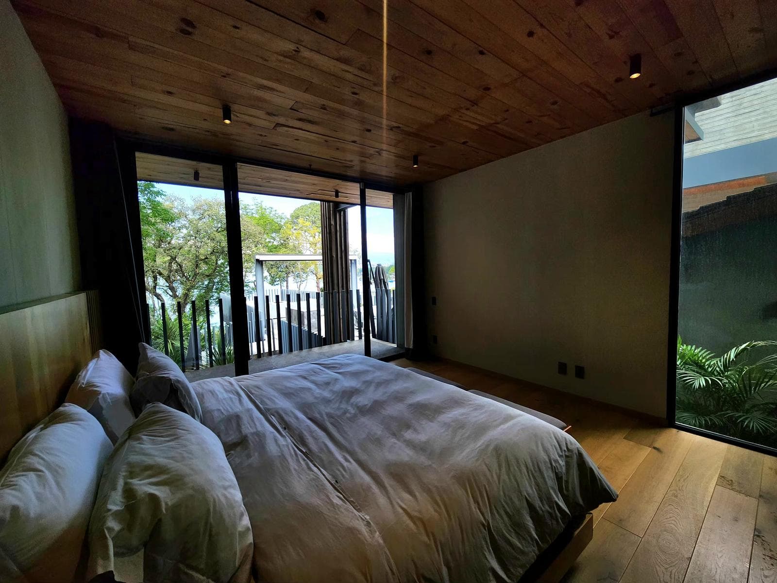 House for Sale with a Lake View in Avándaro