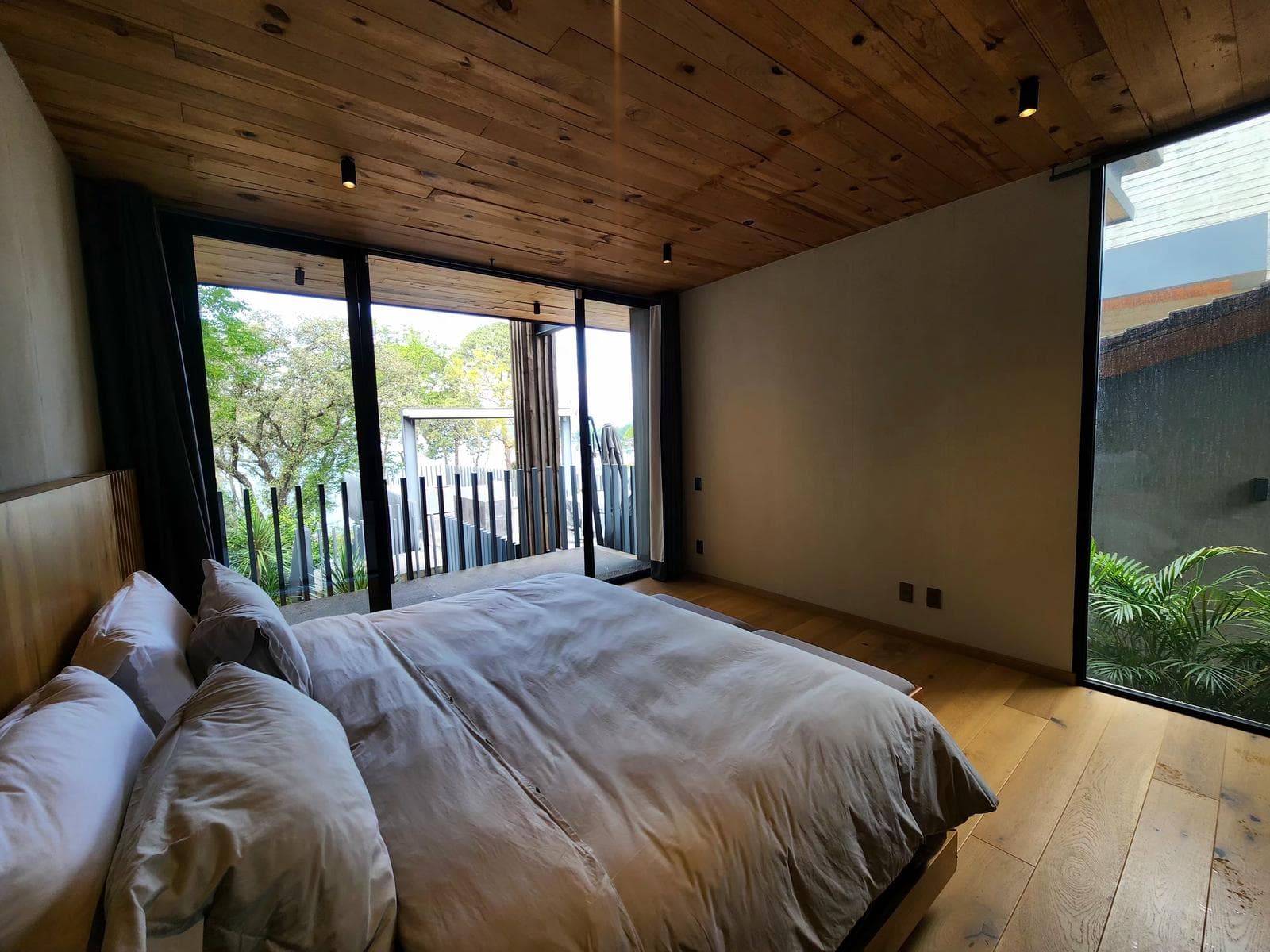 House for Sale with a Lake View in Avándaro