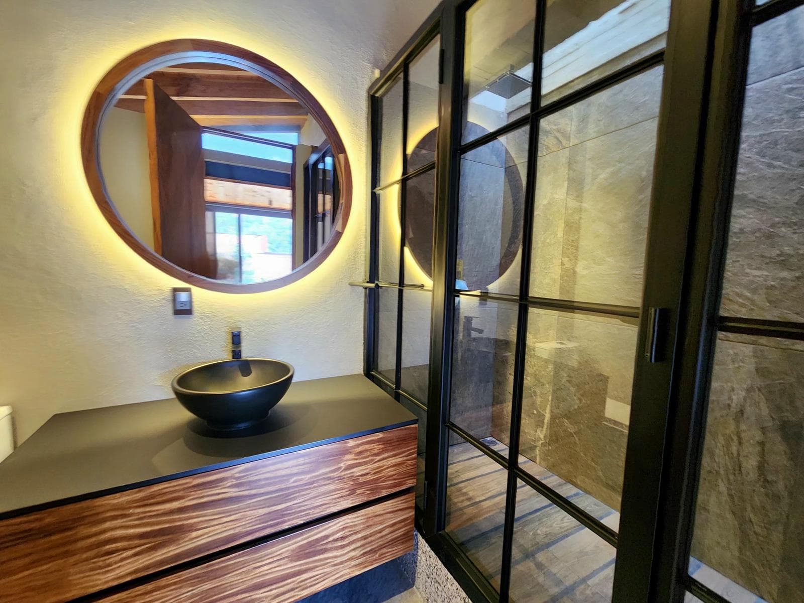 House for Sale with a Lake View in Avándaro