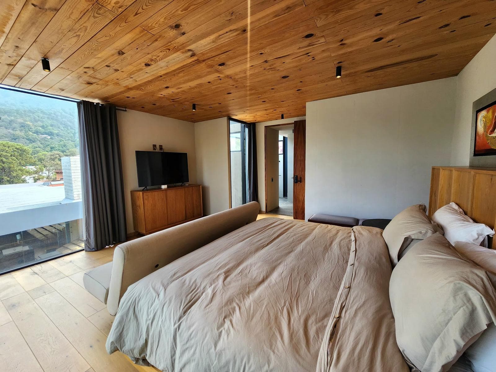 House for Sale with a Lake View in Avándaro