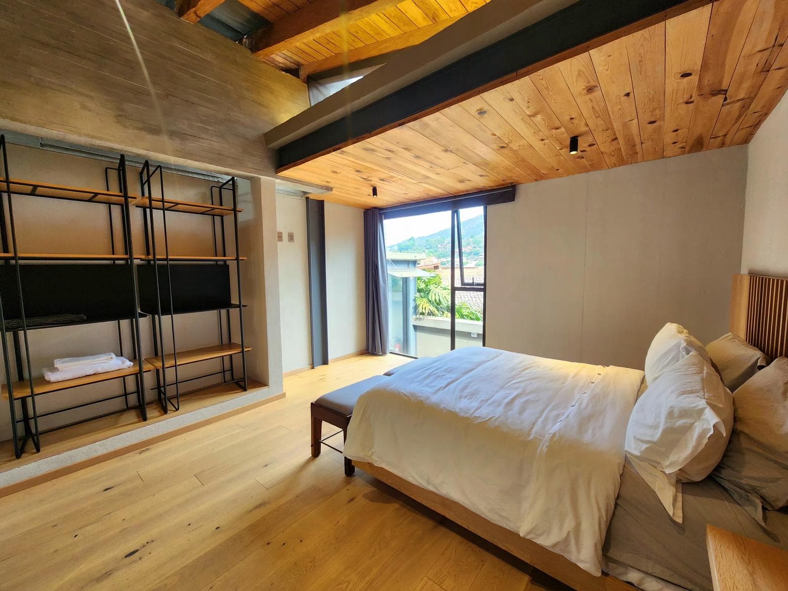 House for Sale with a Lake View in Avándaro