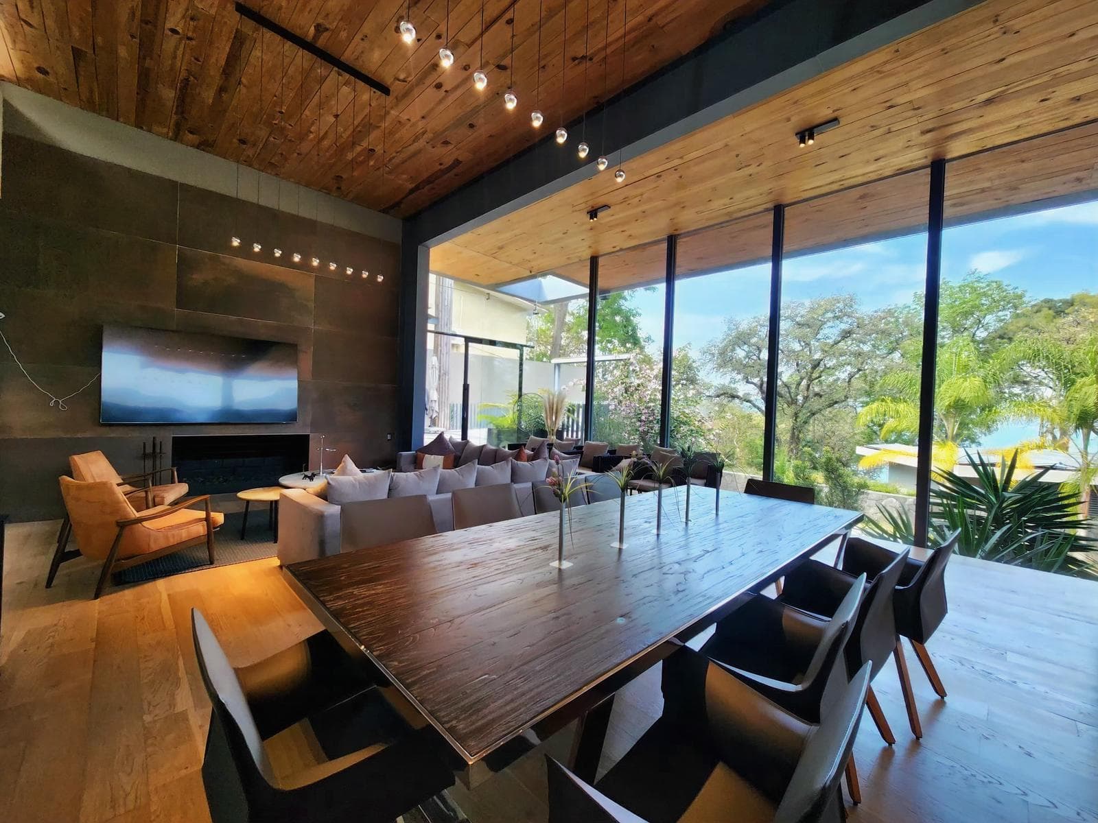 House for Sale with a Lake View in Avándaro