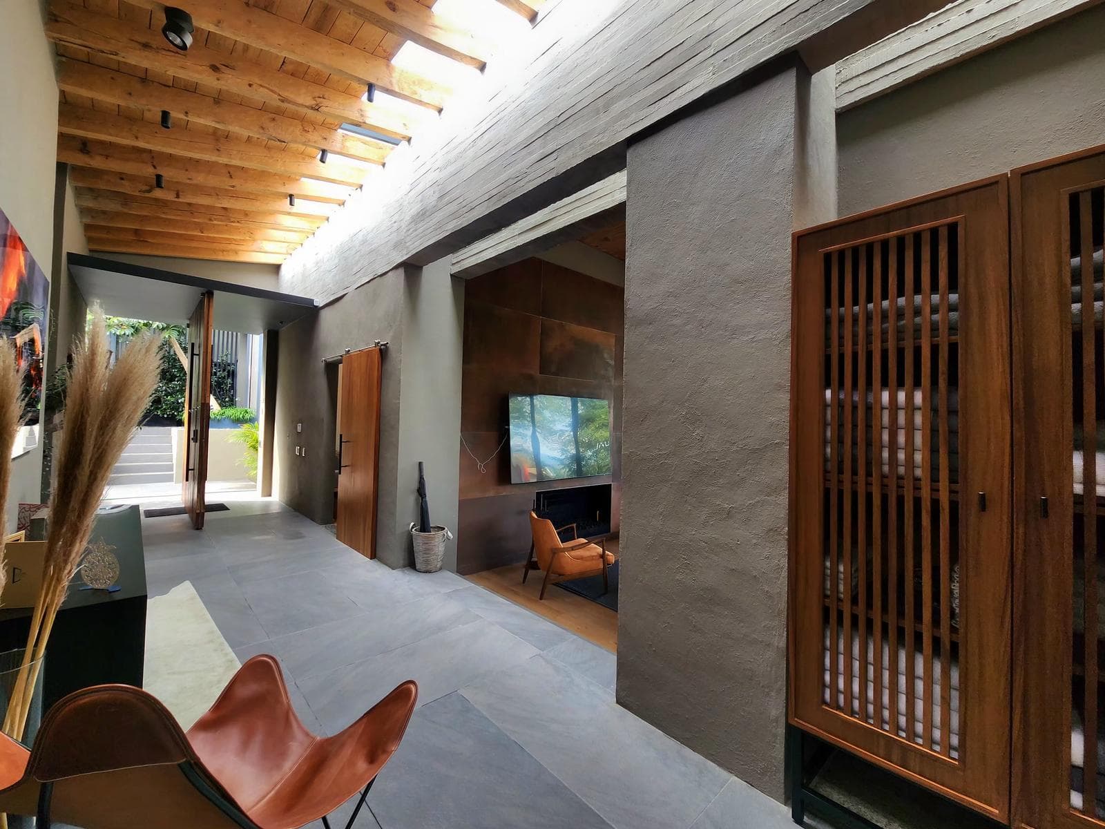 House for Sale with a Lake View in Avándaro