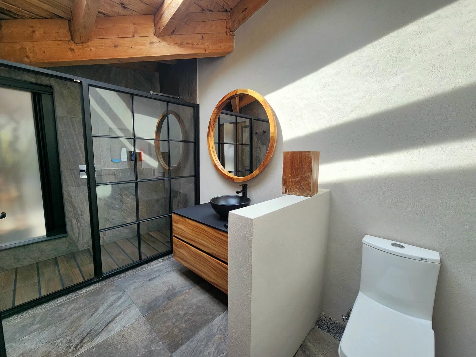 House for Sale with a Lake View in Avándaro