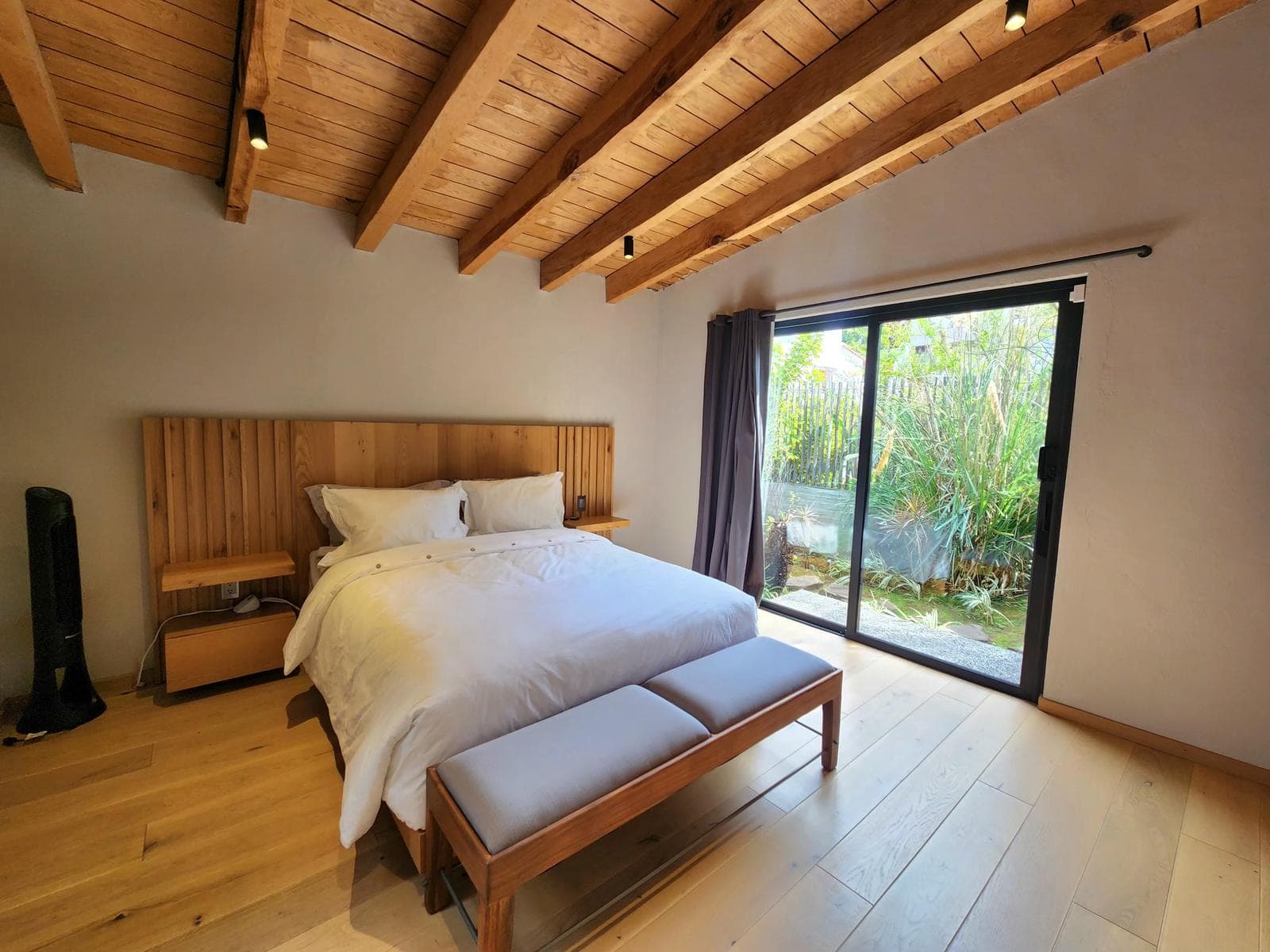 House for Sale with a Lake View in Avándaro