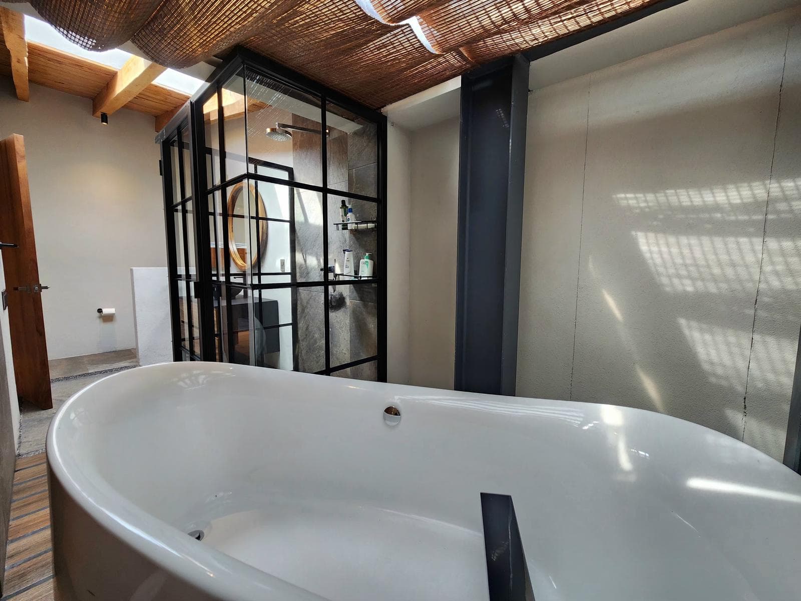 House for Sale with a Lake View in Avándaro