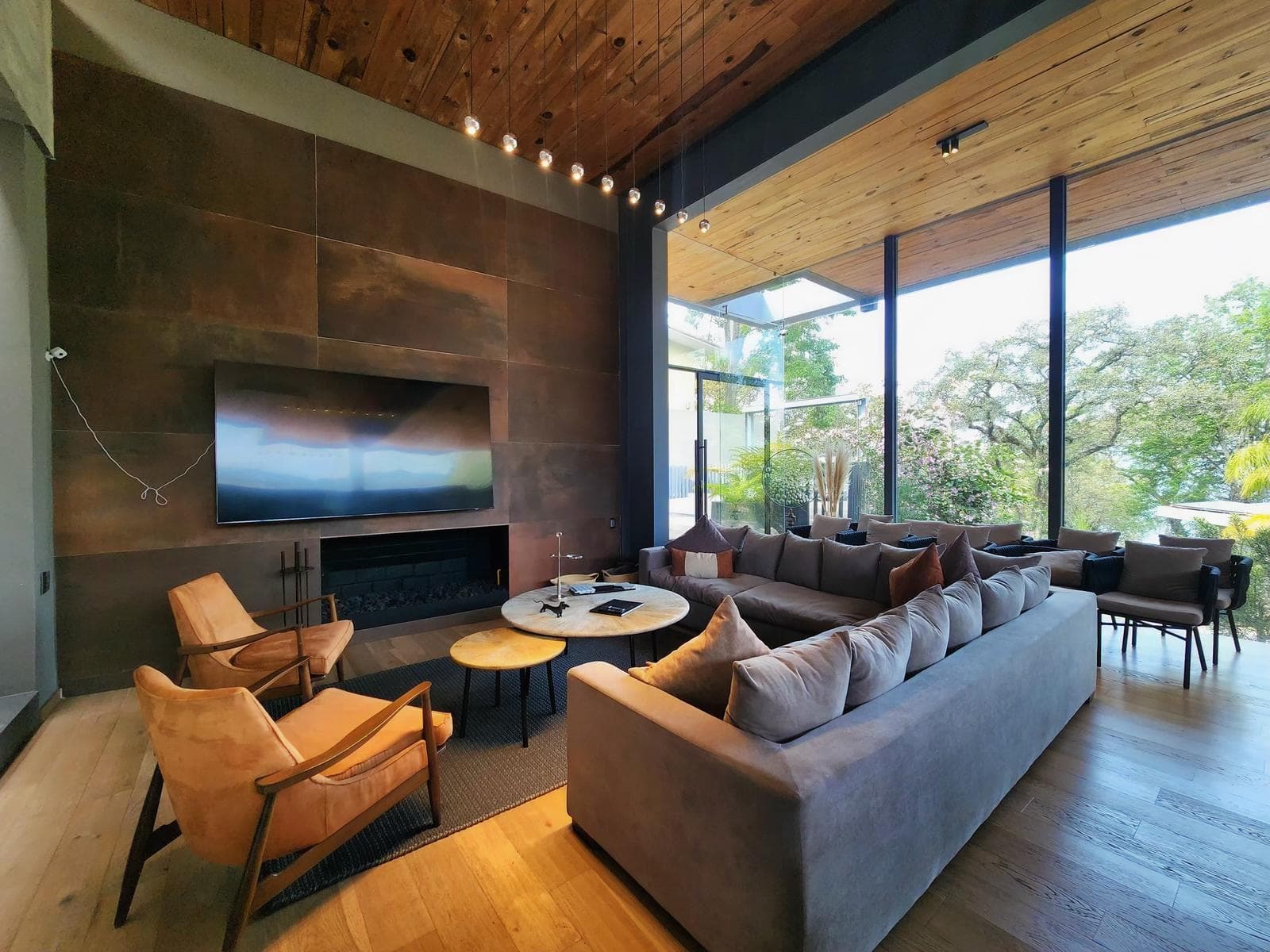 House for Sale with a Lake View in Avándaro