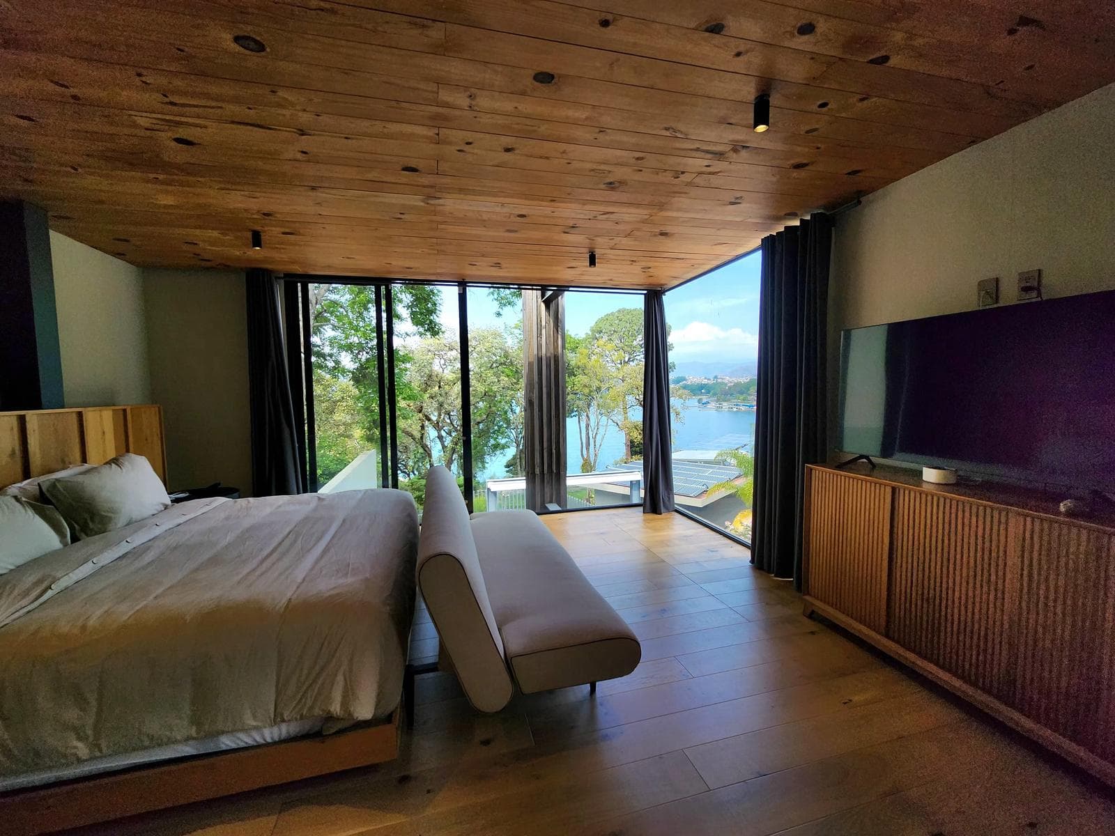 House for Sale with a Lake View in Avándaro