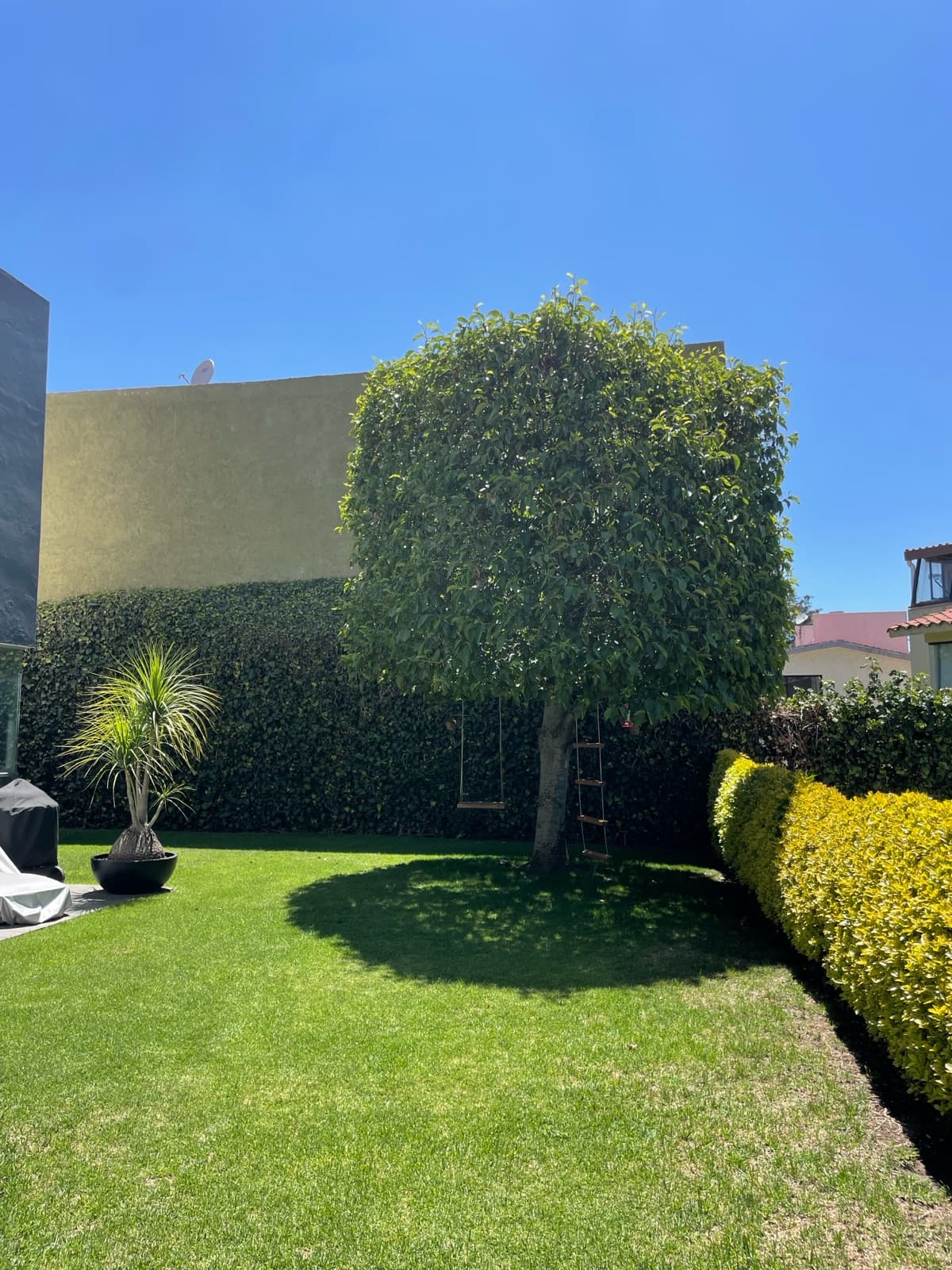 House - Esmeralda Area