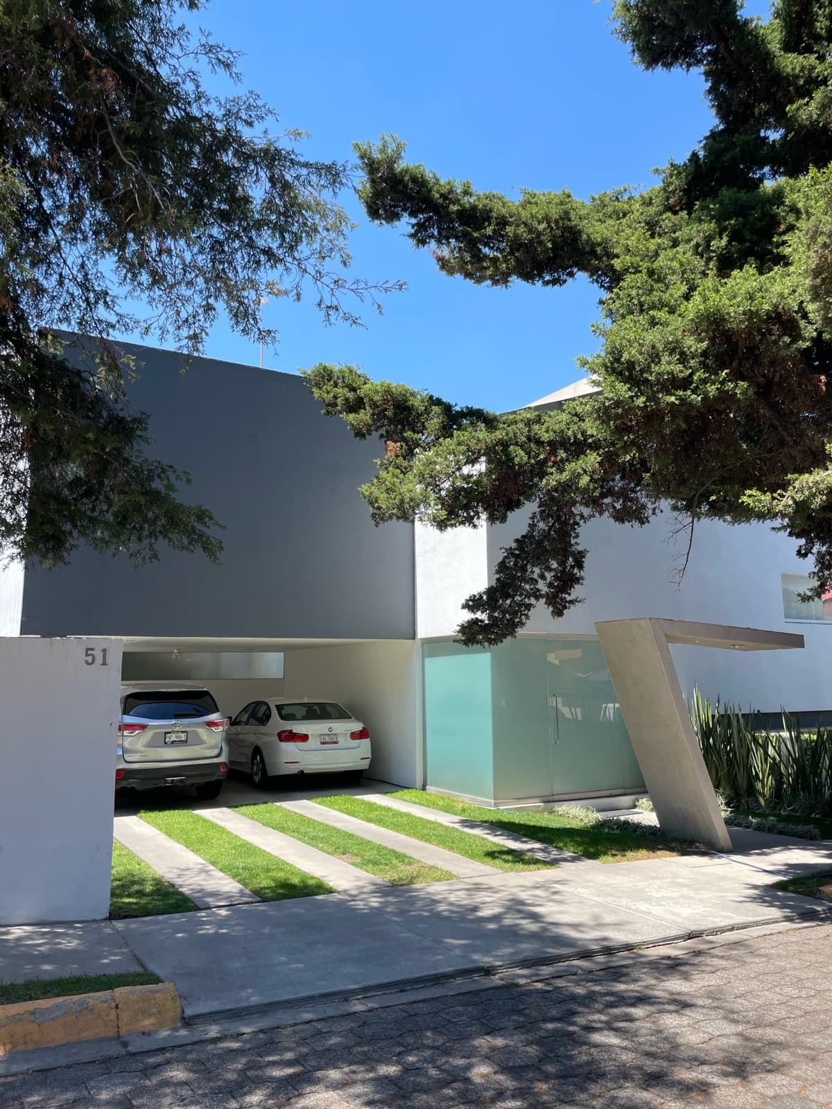 House - Esmeralda Area