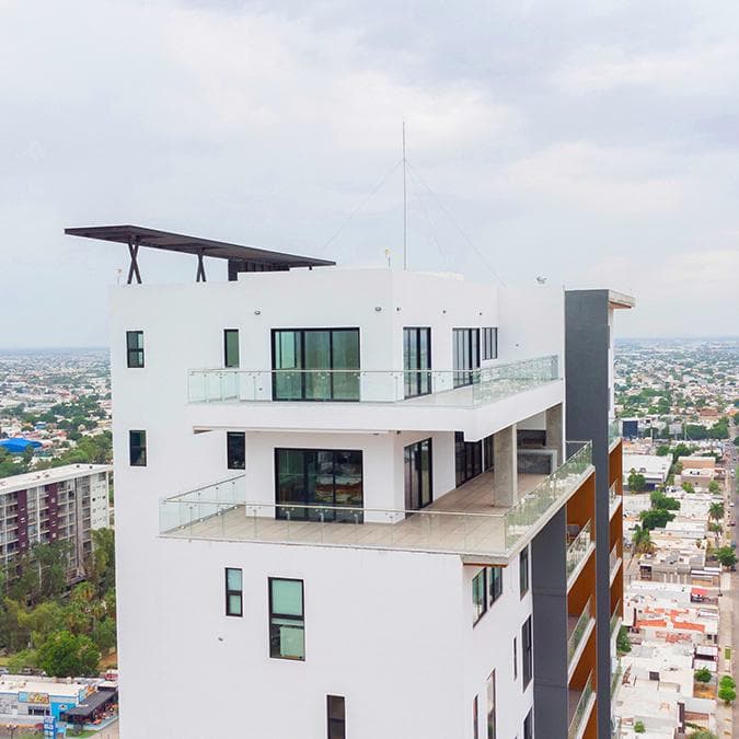Penthouse for sale in the Parkview Pitic Tower.
