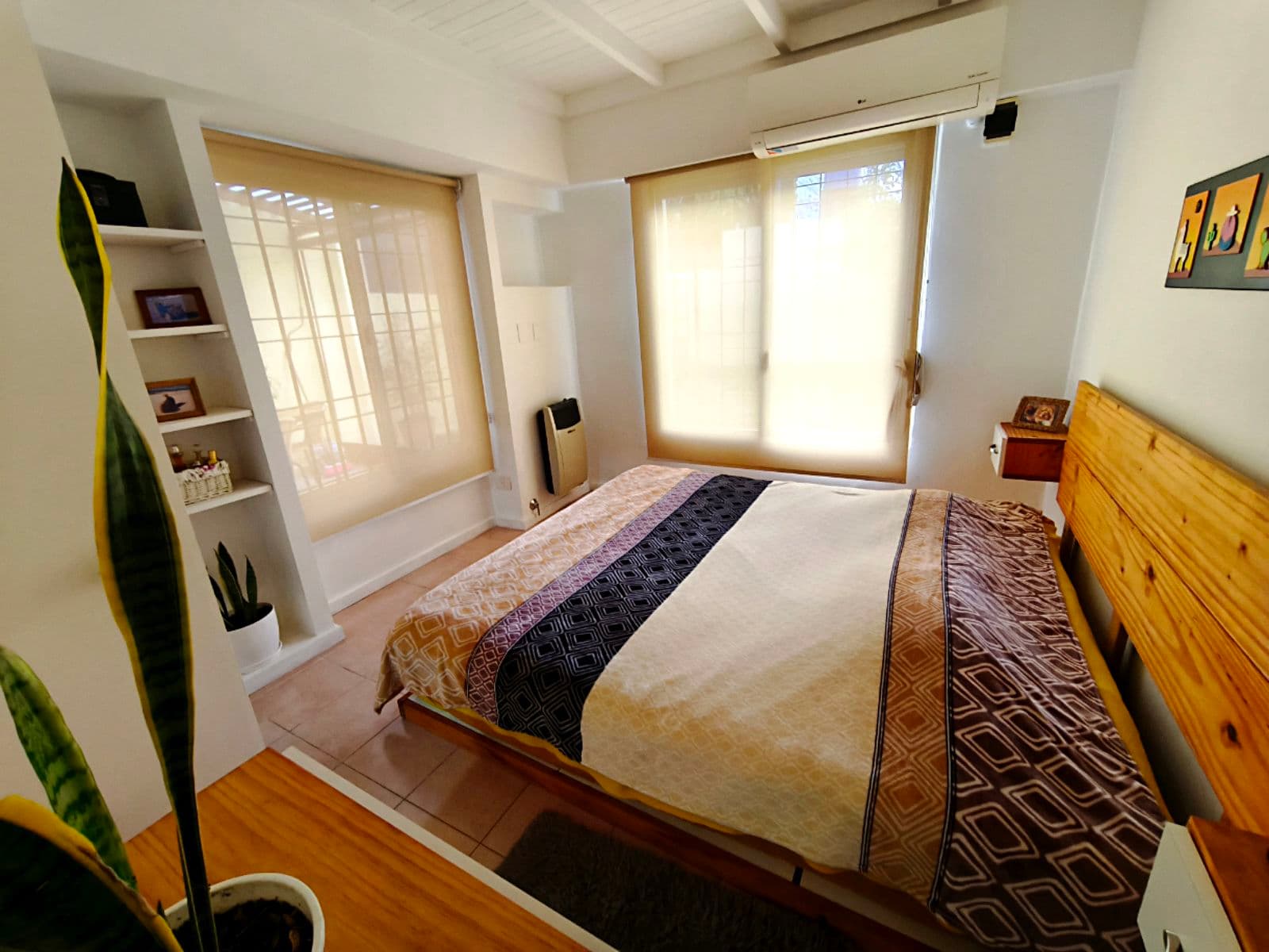 4-room house for sale in Villa Ballester, ground floor, with two gardens and a covered garage. Qualifies for a mortgage.