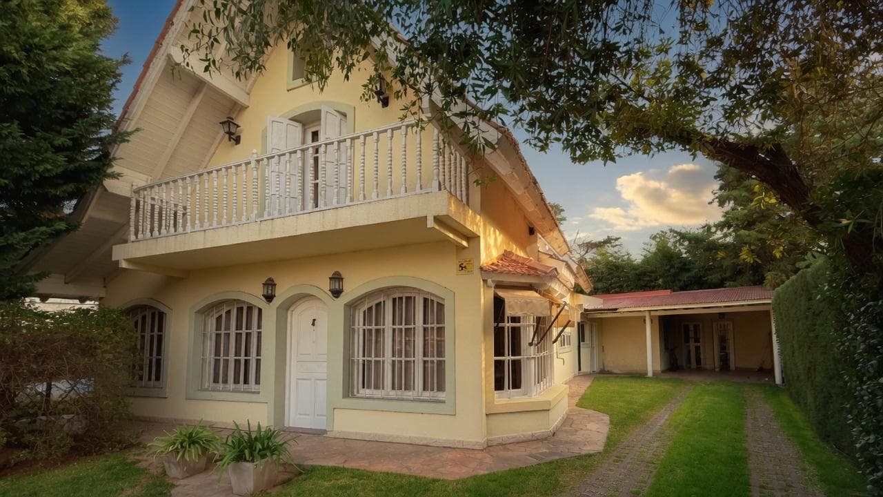 For Sale: 5-Bedroom House with Pool and Large Yard in the Loma Verde Private Club