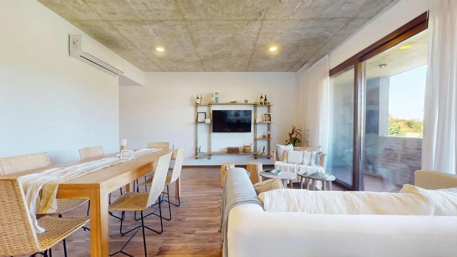 Apartment on Manuel B. Gonnet Street