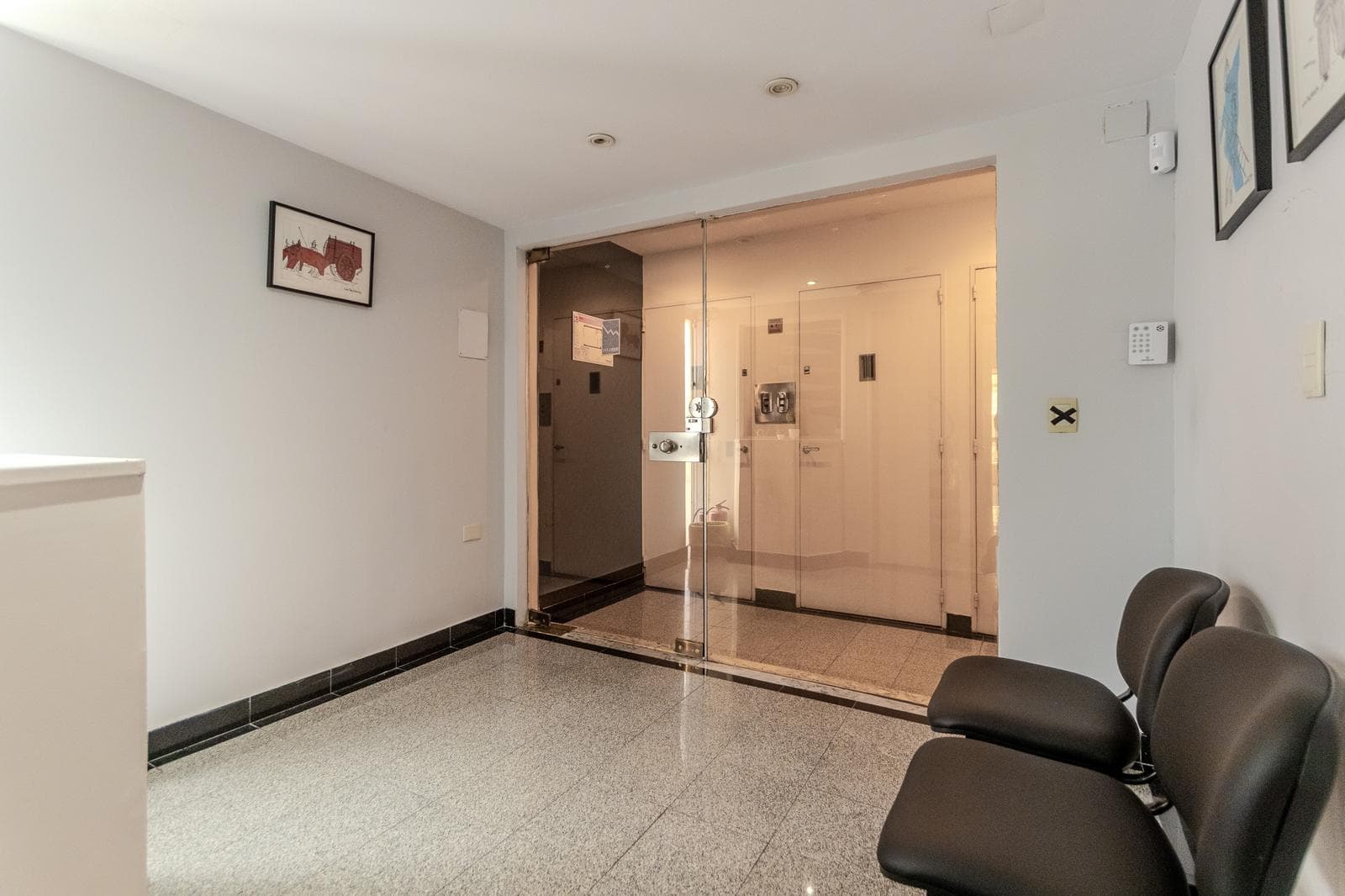 Spectacular 143 m2 duplex office in the Recoleta/Tribunales area.