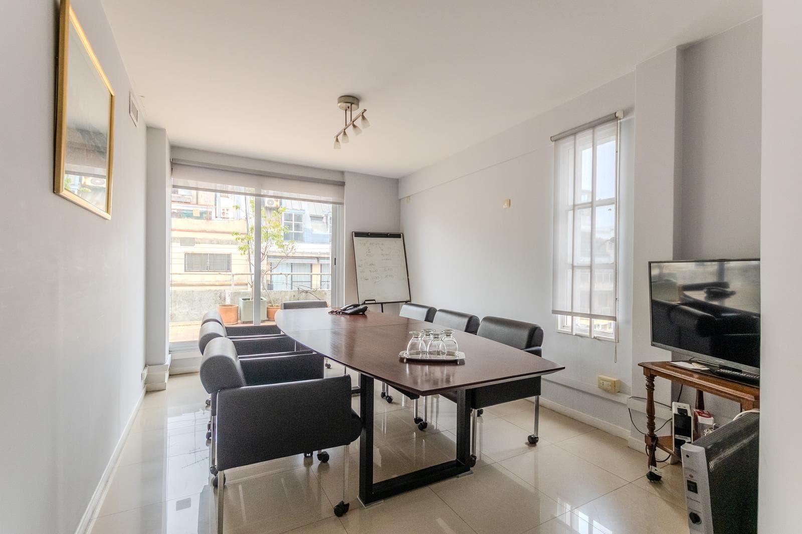 Spectacular 143 m2 duplex office in the Recoleta/Tribunales area.