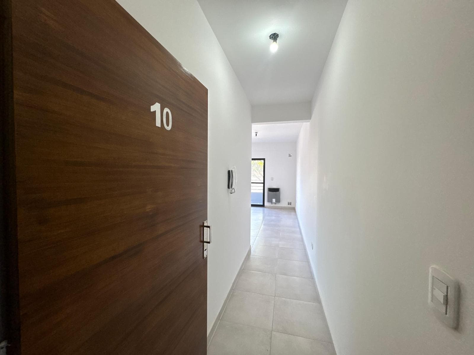 BRAND-NEW 2-ROOM APARTMENT. CORNER UNIT. BALCONY. SUNNY. VILLA DEL PARQUE
