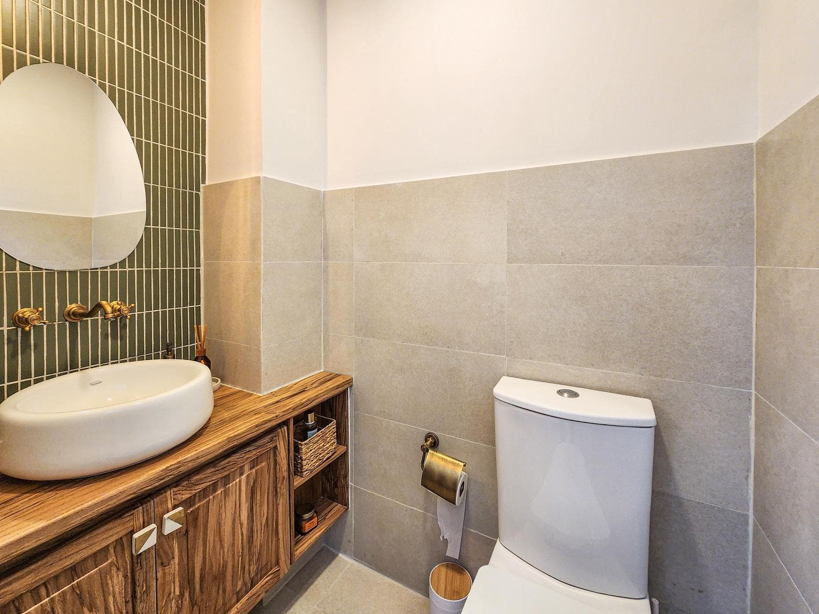 3-bedroom house straight out of a magazine, with a large yard and pool in Puerto Roldan