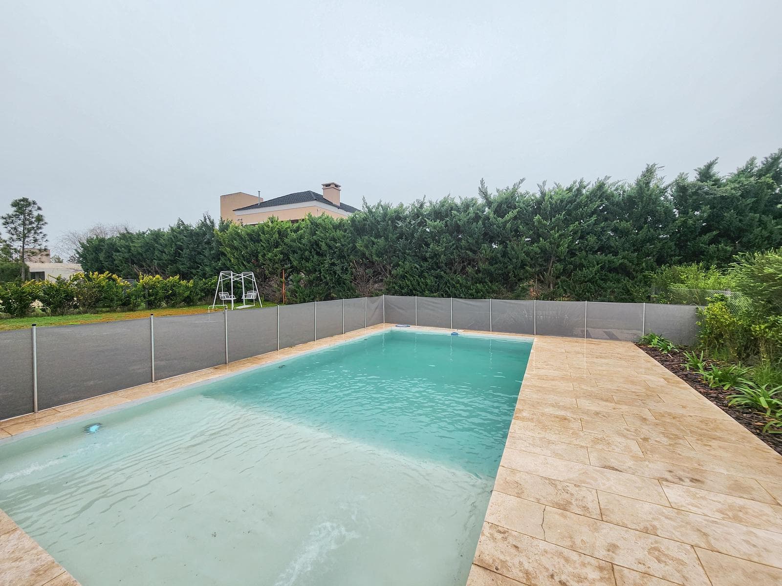 3-bedroom house straight out of a magazine, with a large yard and pool in Puerto Roldan