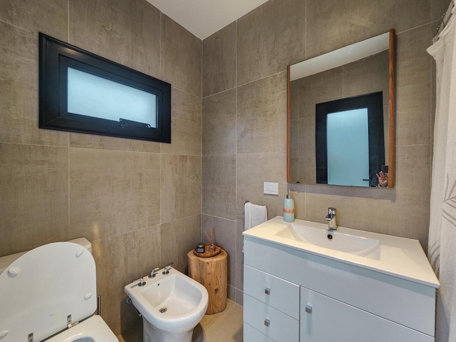 3-bedroom house straight out of a magazine, with a large yard and pool in Puerto Roldan
