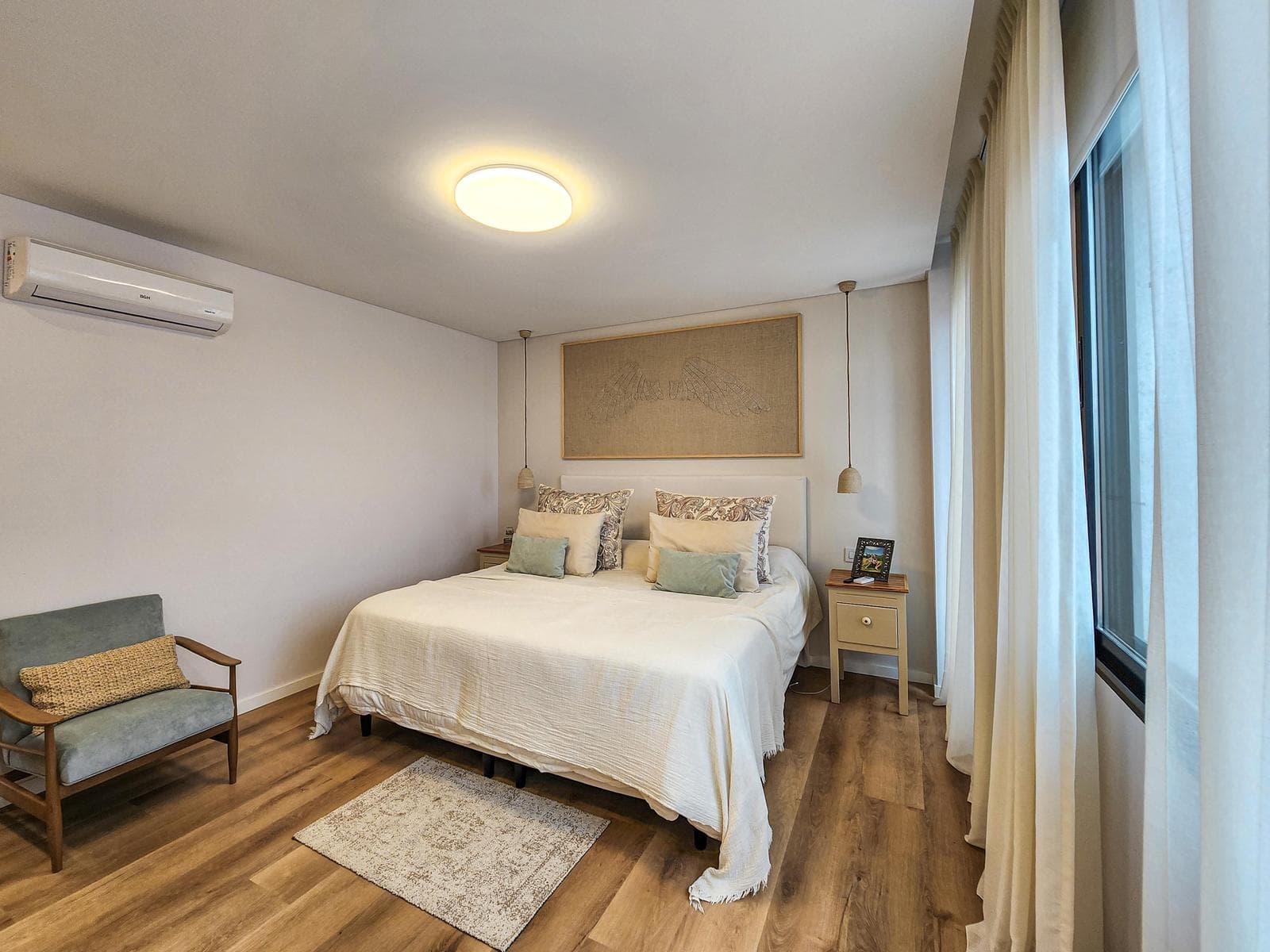 3-bedroom house straight out of a magazine, with a large yard and pool in Puerto Roldan