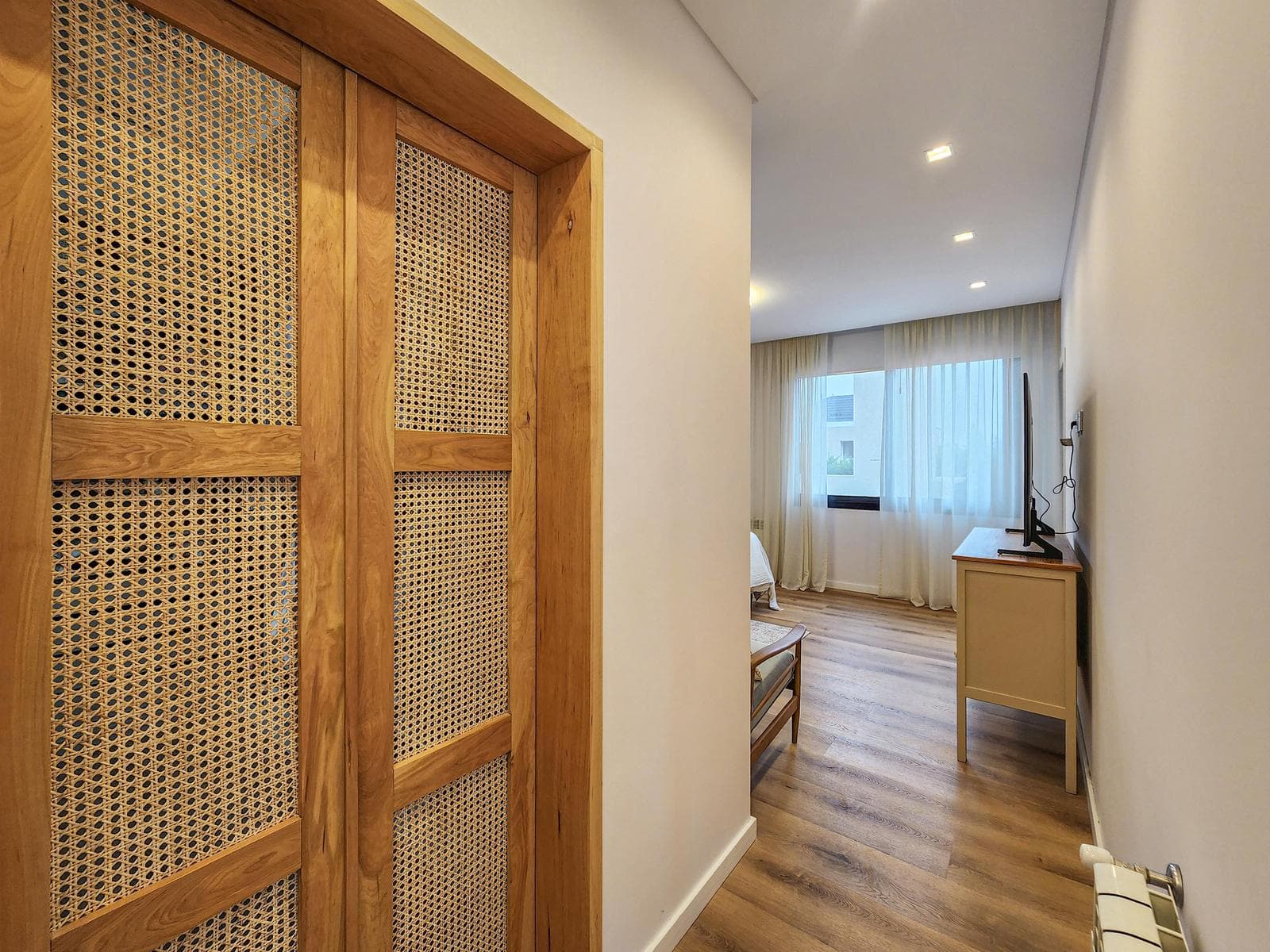 3-bedroom house straight out of a magazine, with a large yard and pool in Puerto Roldan