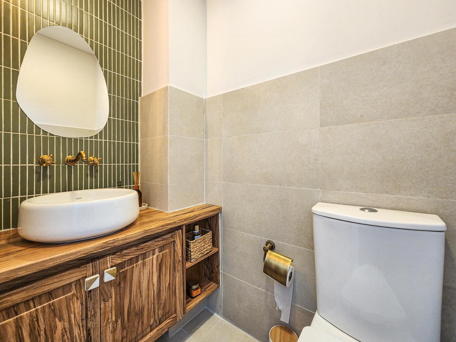 3-bedroom house straight out of a magazine, with a large yard and pool in Puerto Roldan