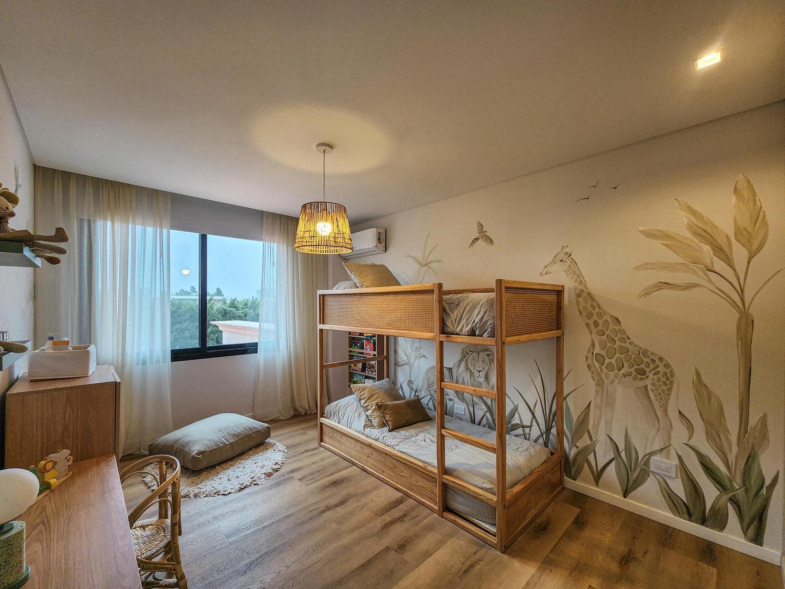 3-bedroom house straight out of a magazine, with a large yard and pool in Puerto Roldan