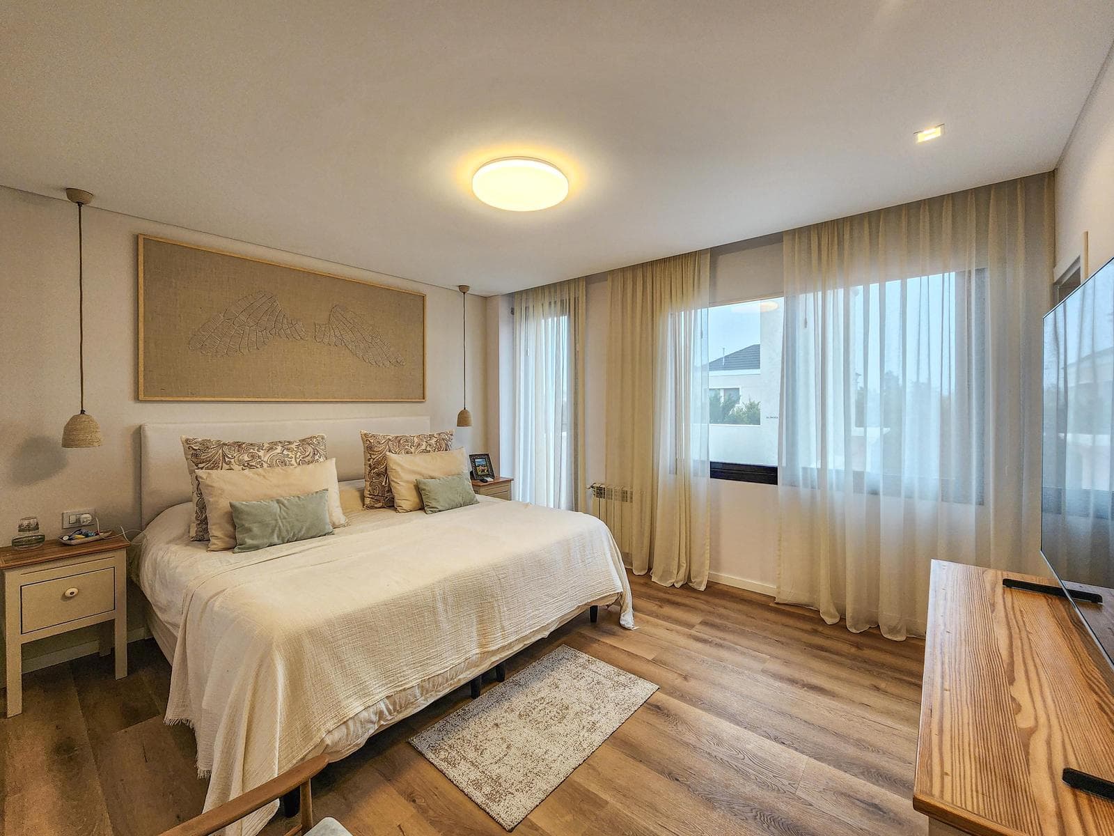 3-bedroom house straight out of a magazine, with a large yard and pool in Puerto Roldan