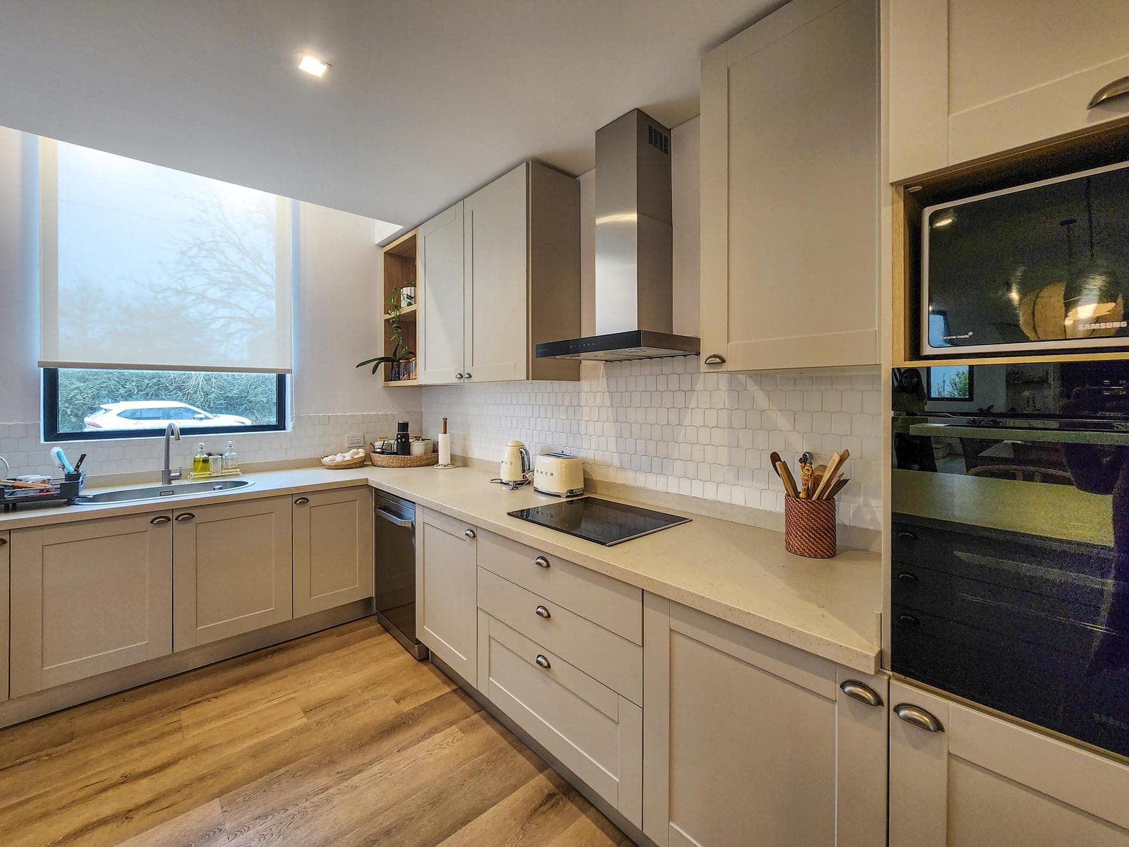 3-bedroom house straight out of a magazine, with a large yard and pool in Puerto Roldan