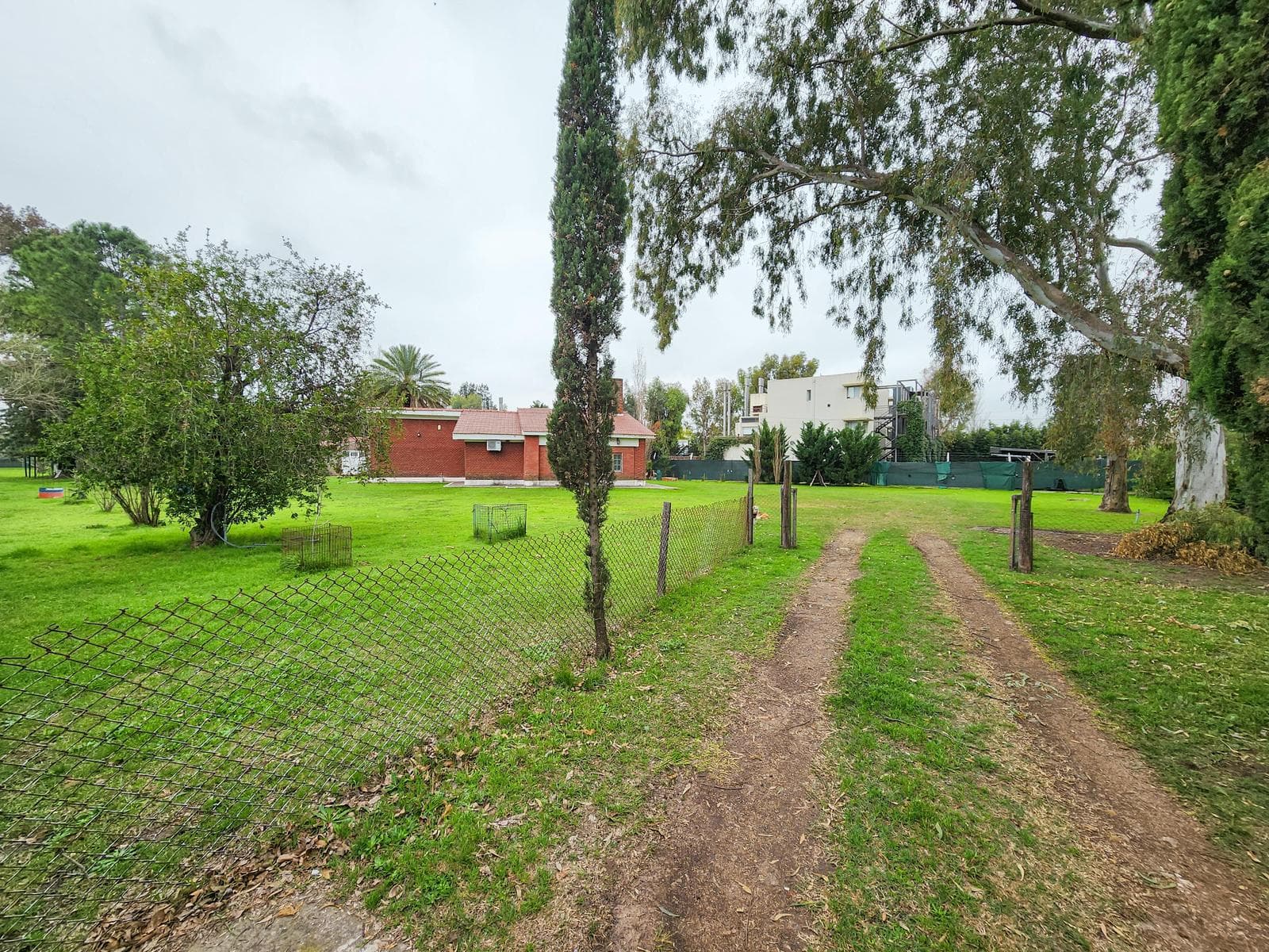 Corner lot with a large commercial frontage for real estate development
