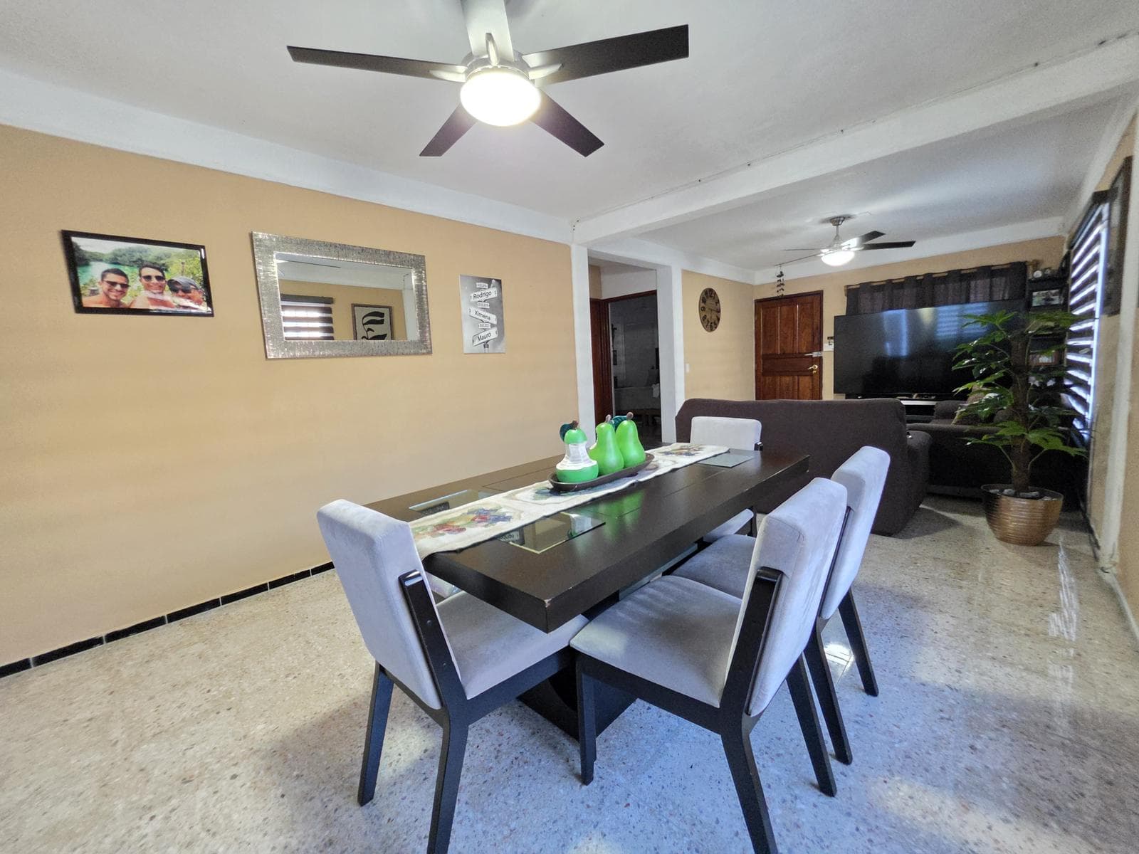 CASA EN ESQUINA EN VENTA DE 4 RECÁMARAS, REGIÓN 94