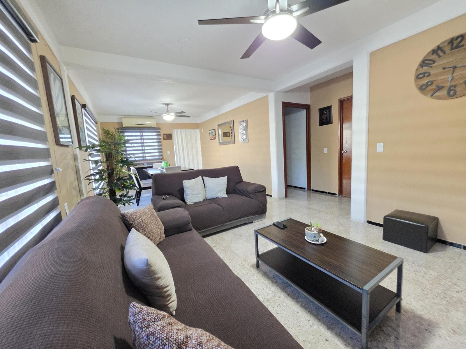 CASA EN ESQUINA EN VENTA DE 4 RECÁMARAS, REGIÓN 94
