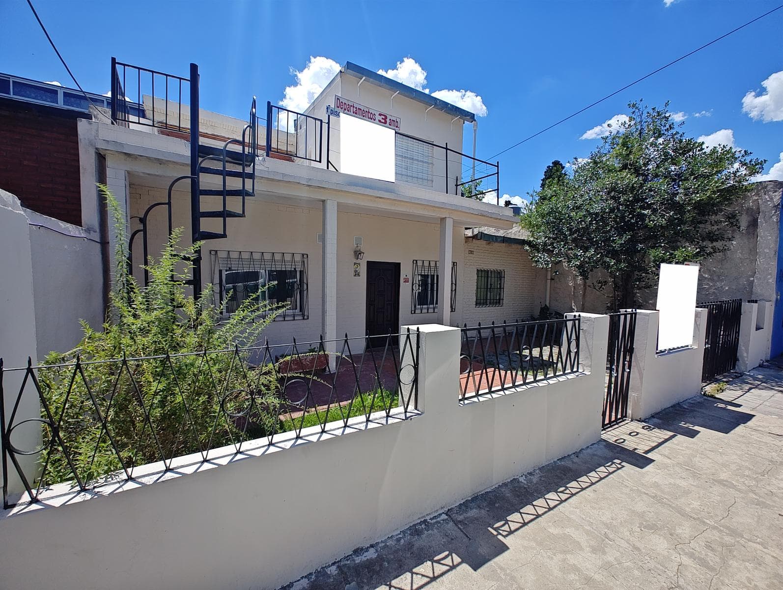 House and Apartment for Sale in G. Catan