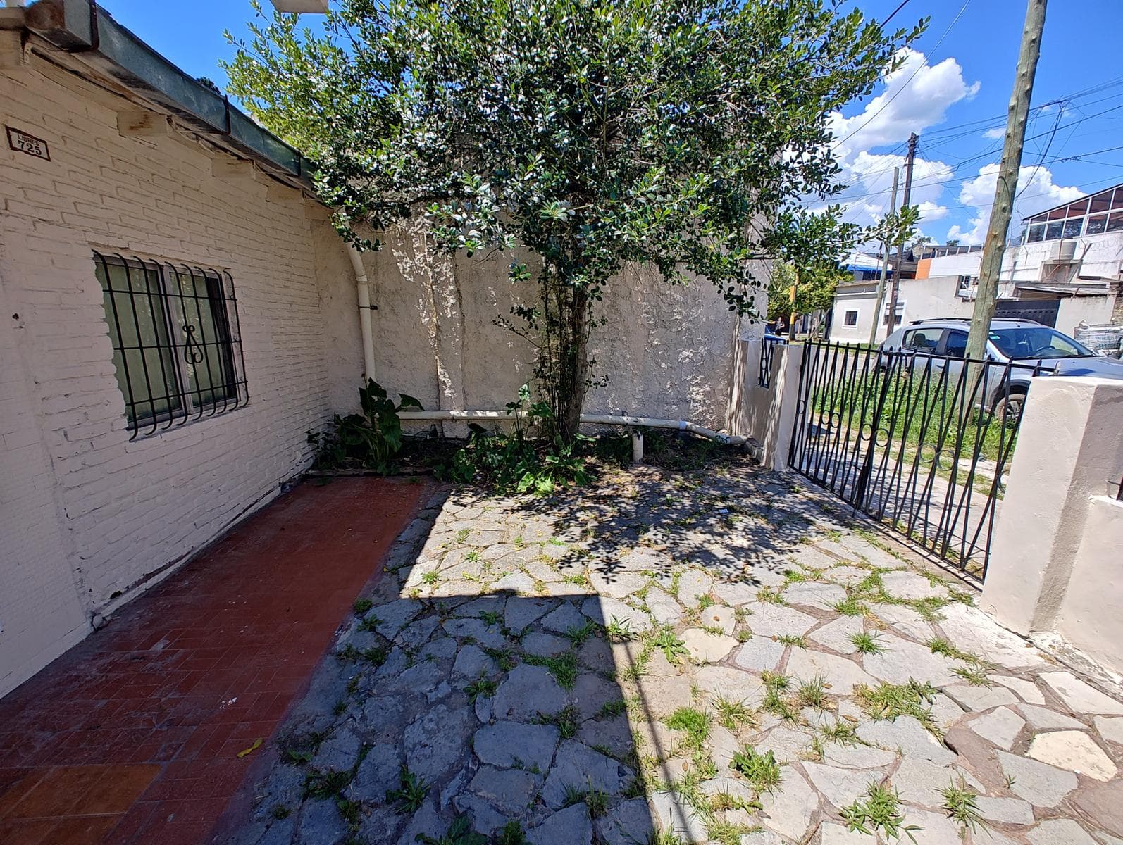 House and Apartment for Sale in G. Catan